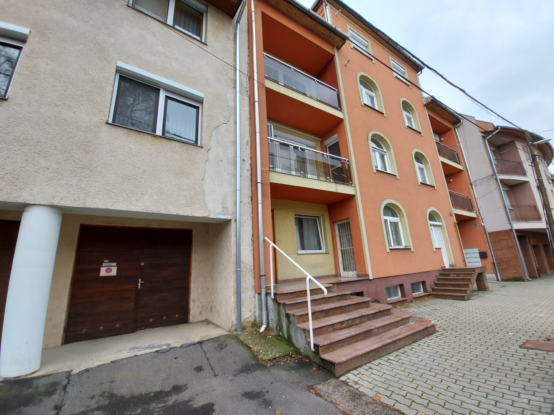 A fájl nem létezik a célhelyen: import/kepek/4098746.jpg. Másolás...
Kép sikeresen importálvaEladó üzlethelyiség Szolnok  130 m<sup>2</sup> 39 millió Ft