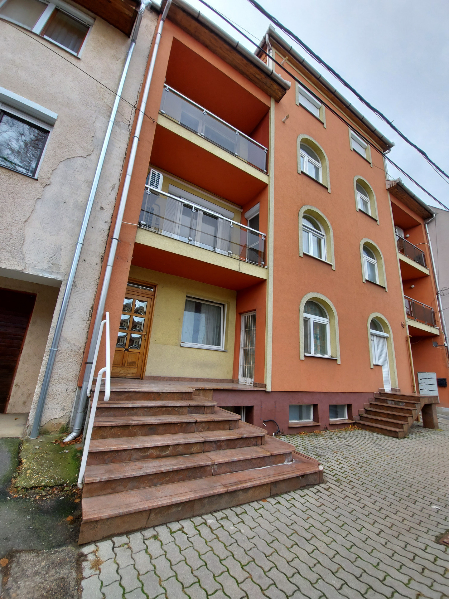 A fájl nem létezik a célhelyen: import/kepek/4098748.jpg. Másolás...
Kép sikeresen importálvaEladó üzlethelyiség Szolnok  130 m<sup>2</sup> 39 millió Ft