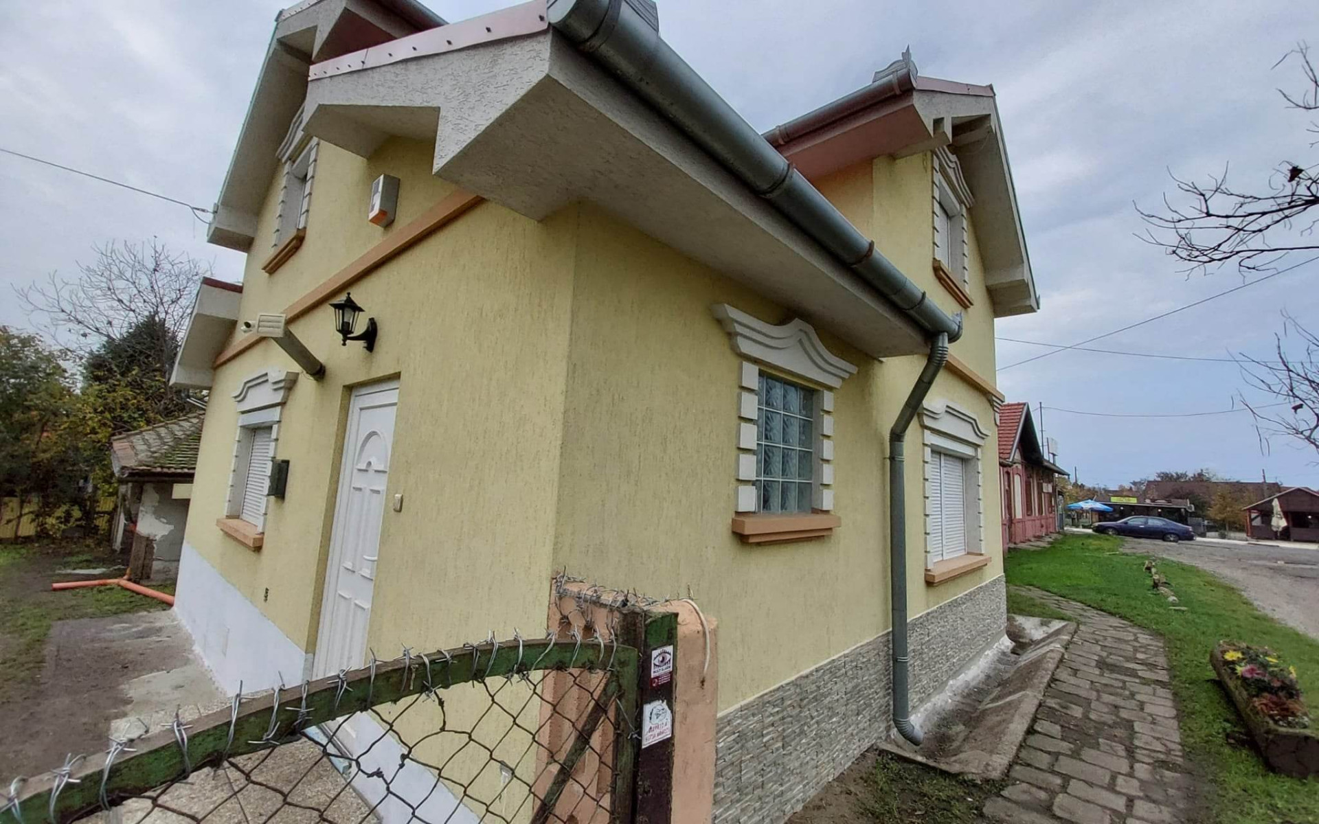 A fájl nem létezik a célhelyen: import/kepek/4986419.jpg. Másolás...
Kép sikeresen importálvaEladó Családi ház Szolnok  102 m<sup>2</sup> 58 millió Ft