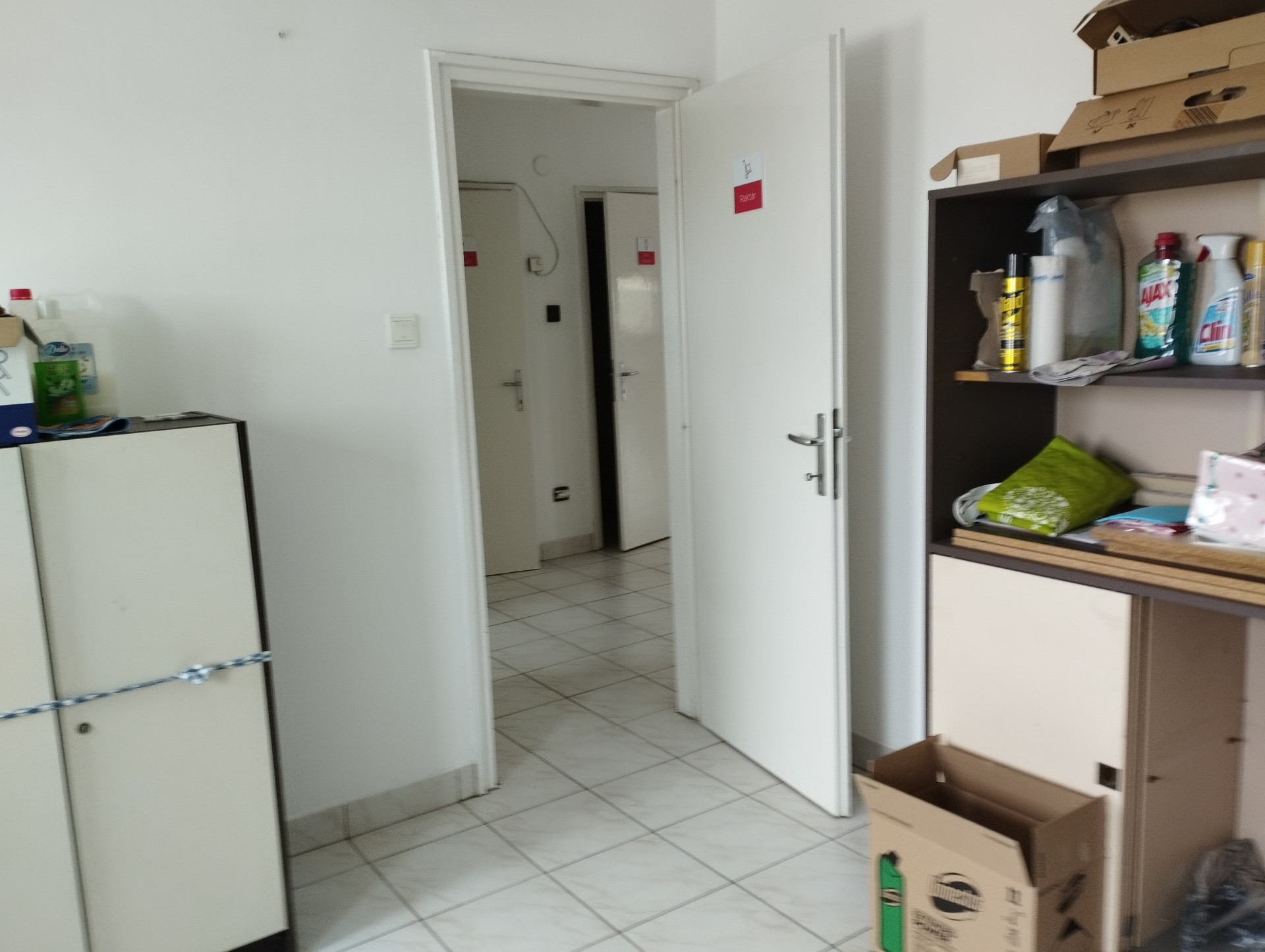 A fájl nem létezik a célhelyen: import/kepek/5232354.jpg. Másolás...
Kép sikeresen importálvaEladó Iroda egyéb Szolnok  210 m<sup>2</sup> 200000 millió Ft