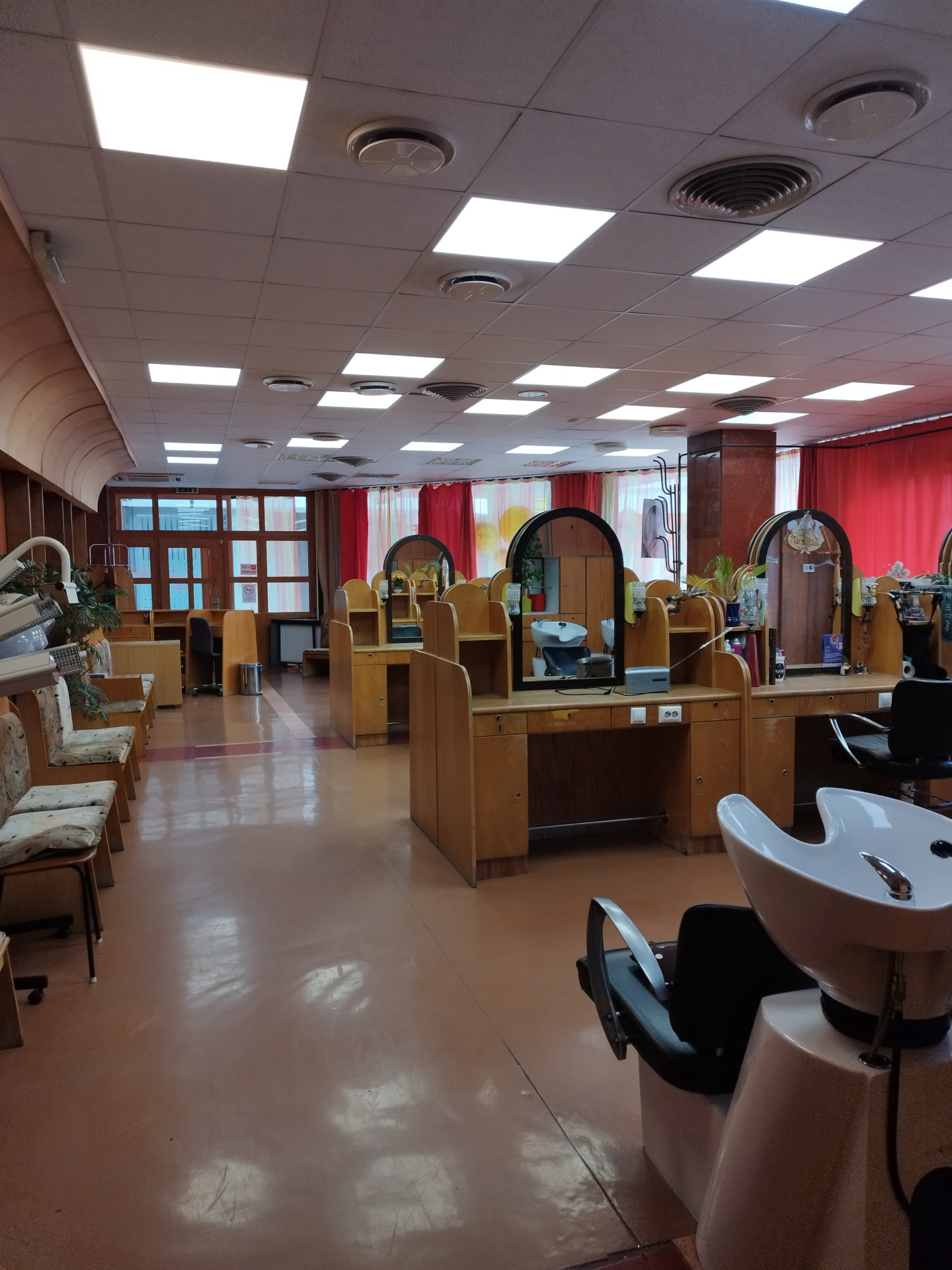 A fájl már létezik a célhelyen: import/kepek/5243123.jpg
For sale retail space Szolnok  181 m<sup>2</sup> 69.9 millió Ft