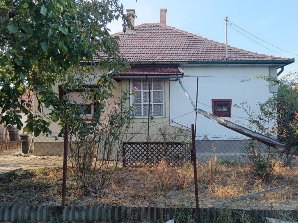 A fájl nem létezik a célhelyen: import/kepek/5546046.jpg. Másolás...
Kép sikeresen importálvaEladó Családi ház Kőtelek  88 m<sup>2</sup> 11.5 millió Ft