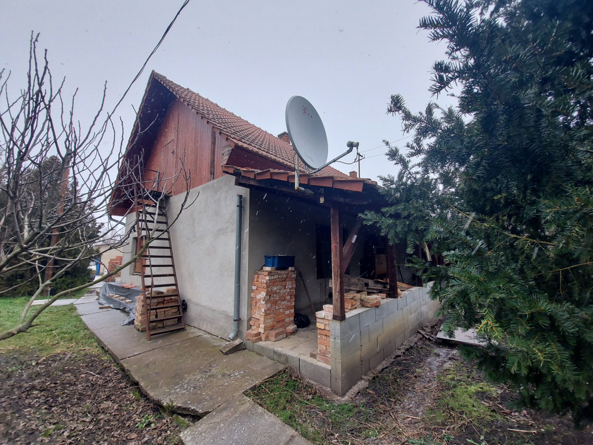 A fájl már létezik a célhelyen: import/kepek/5591302.jpg
For sale Semi-detached house part Szolnok  90 m<sup>2</sup> 12 millió Ft