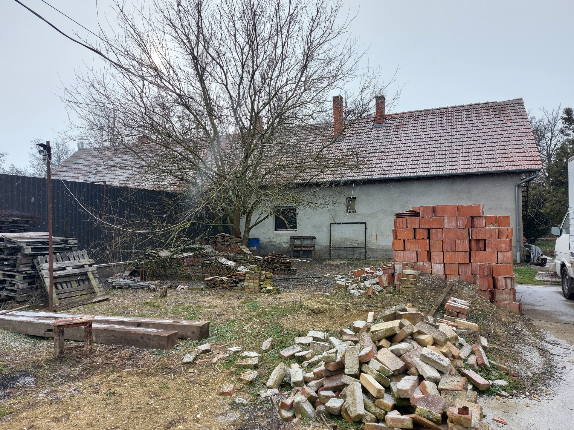 A fájl már létezik a célhelyen: import/kepek/5591312.jpg
For sale Semi-detached house part Szolnok  90 m<sup>2</sup> 12 millió Ft
