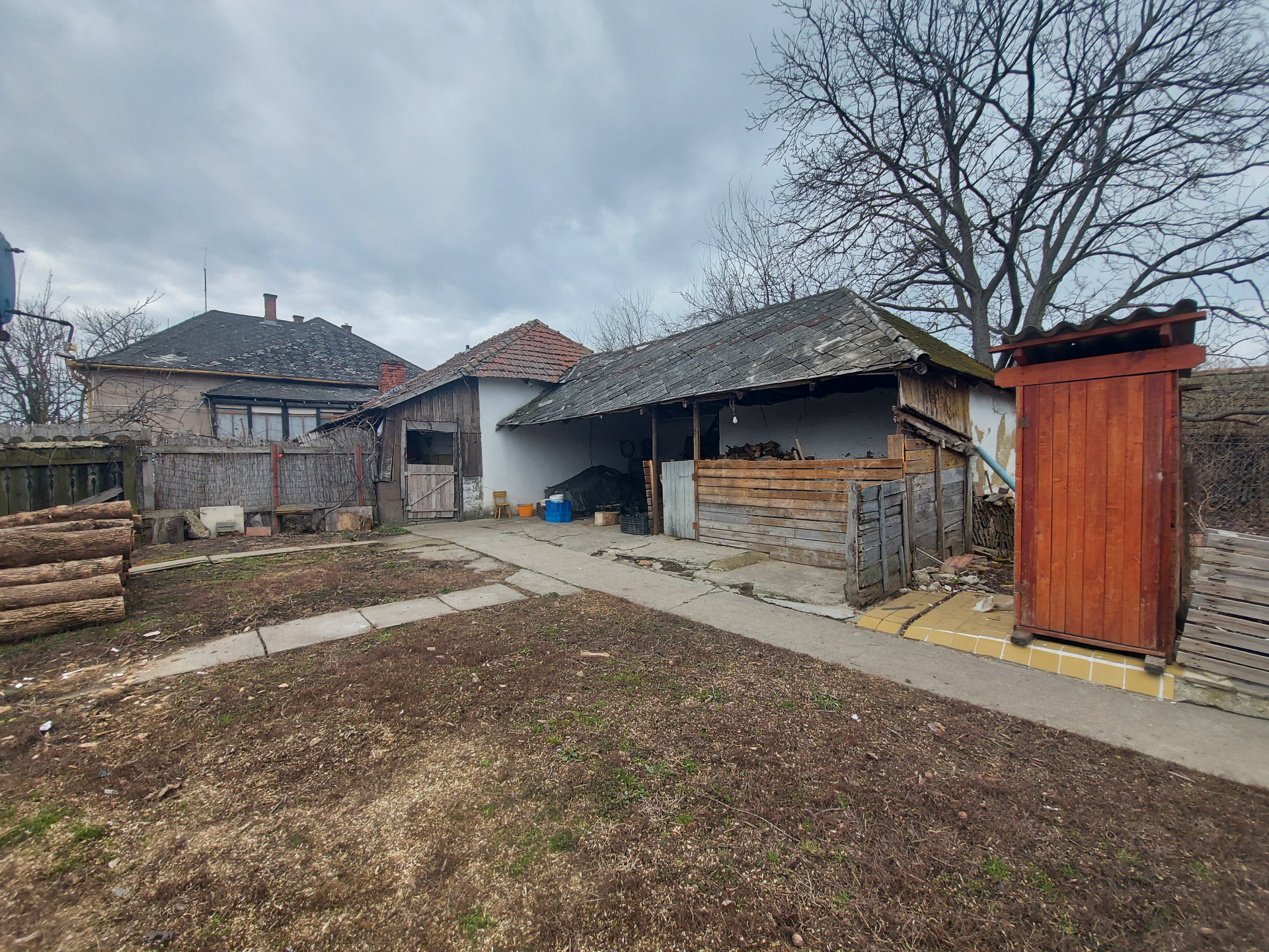 A fájl már létezik a célhelyen: import/kepek/5656990.jpg
For sale house Tiszapüspöki  110 m<sup>2</sup> 18.99 millió Ft