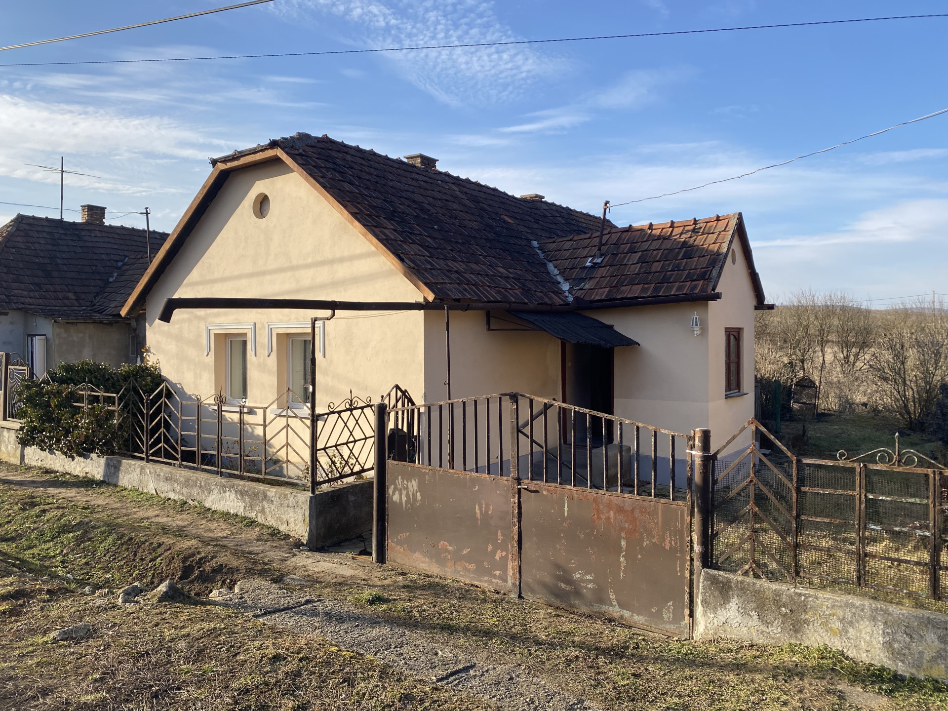 A fájl már létezik a célhelyen: import/kepek/5664404.jpg
Eladó Családi ház Szendrő  80 m<sup>2</sup> 7.9 millió Ft