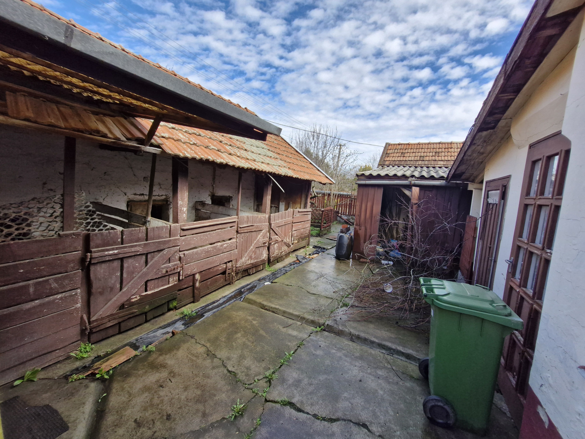 A fájl már létezik a célhelyen: import/kepek/5670697.jpg
For sale house Kenderes  114 m<sup>2</sup> 9.85 millió Ft