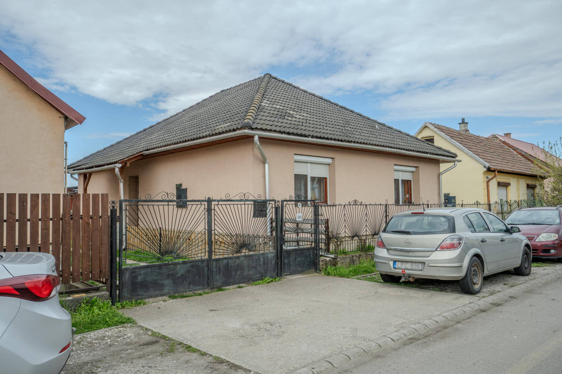 A fájl már létezik a célhelyen: import/kepek/5703596.jpg
Eladó Családi ház Szerencs  95 m<sup>2</sup> 35.9 millió Ft
