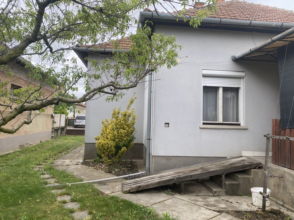 A fájl már létezik a célhelyen: import/kepek/5766049.jpg
For sale house Törökszentmiklós  102 m<sup>2</sup> 28.5 millió Ft