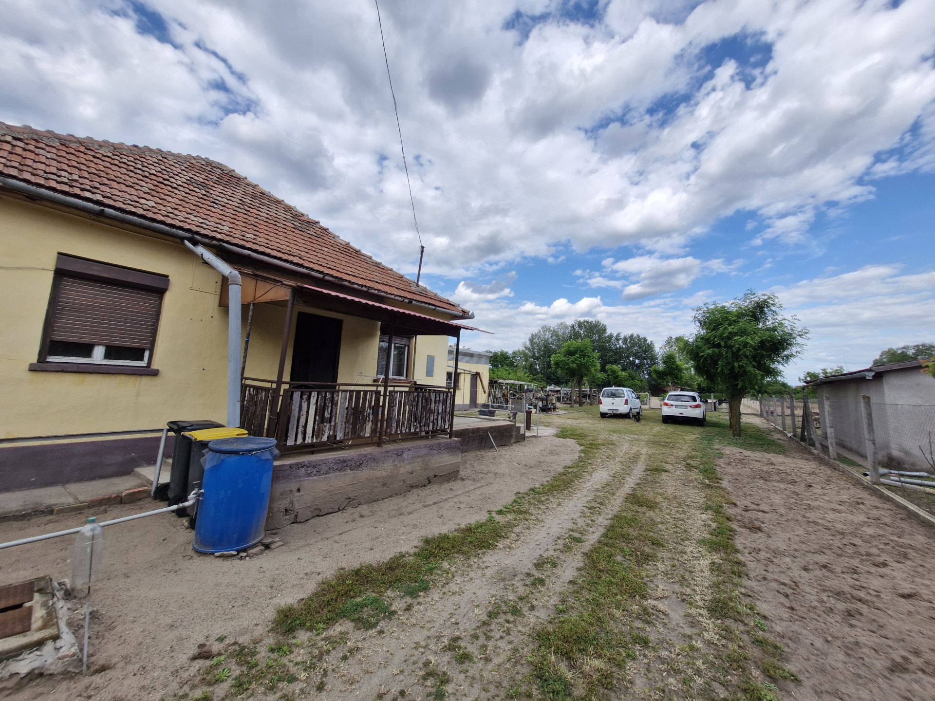 A fájl már létezik a célhelyen: import/kepek/5768909.jpg
For sale house Tiszajenő  80 m<sup>2</sup> 14.9 millió Ft