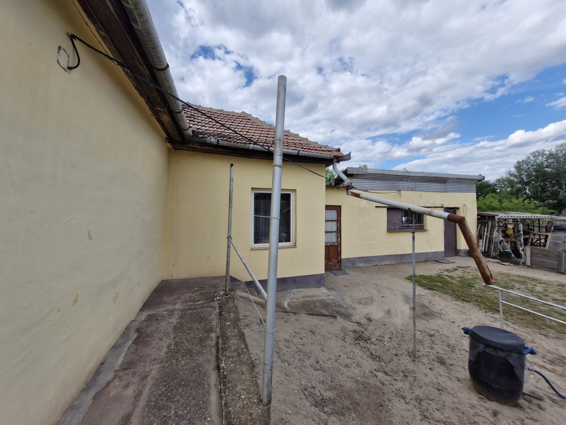 A fájl már létezik a célhelyen: import/kepek/5768911.jpg
For sale house Tiszajenő  80 m<sup>2</sup> 14.9 millió Ft