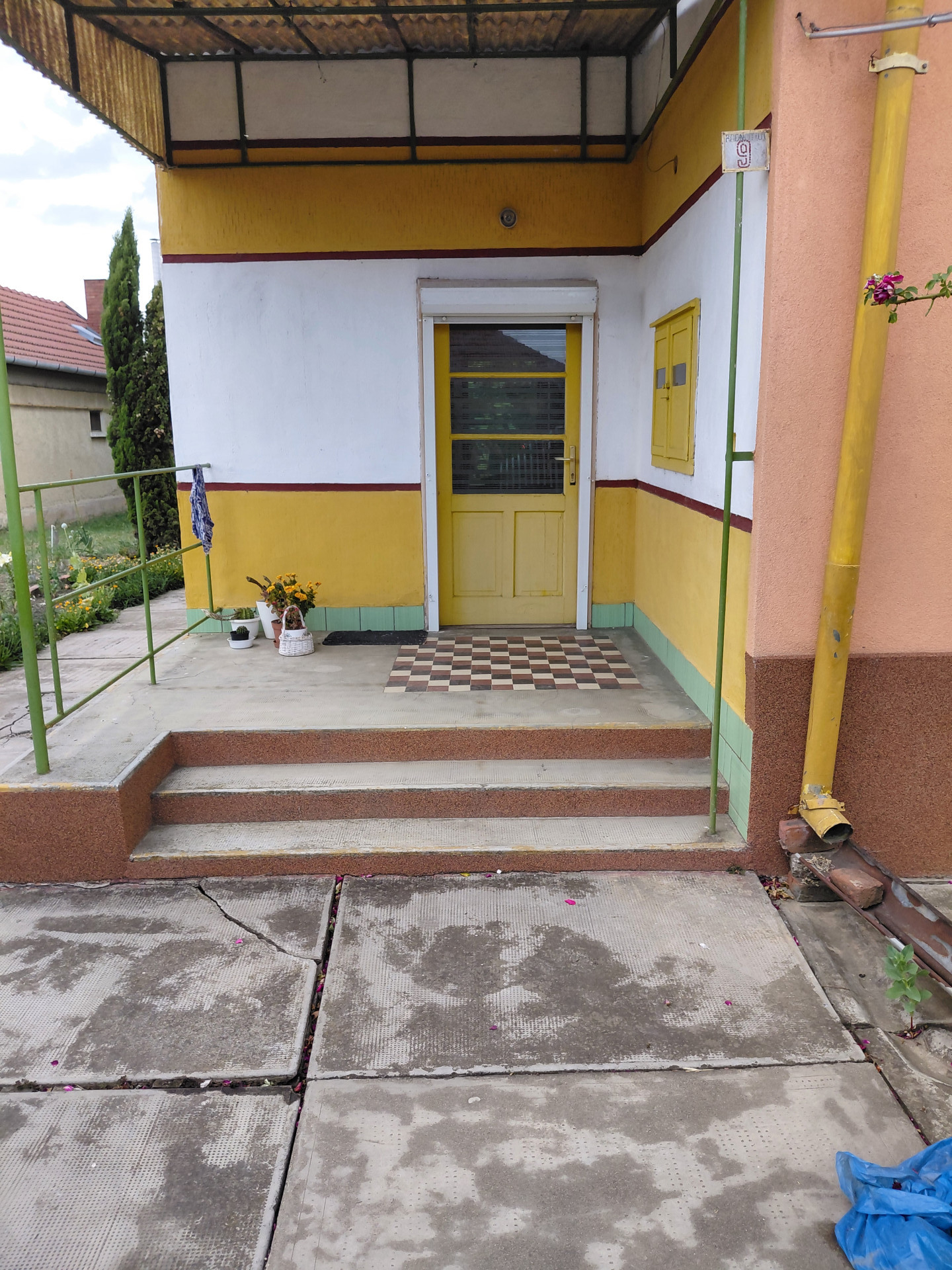 A fájl már létezik a célhelyen: import/kepek/5790131.jpg
For sale house Törökszentmiklós  57 m<sup>2</sup> 19 millió Ft