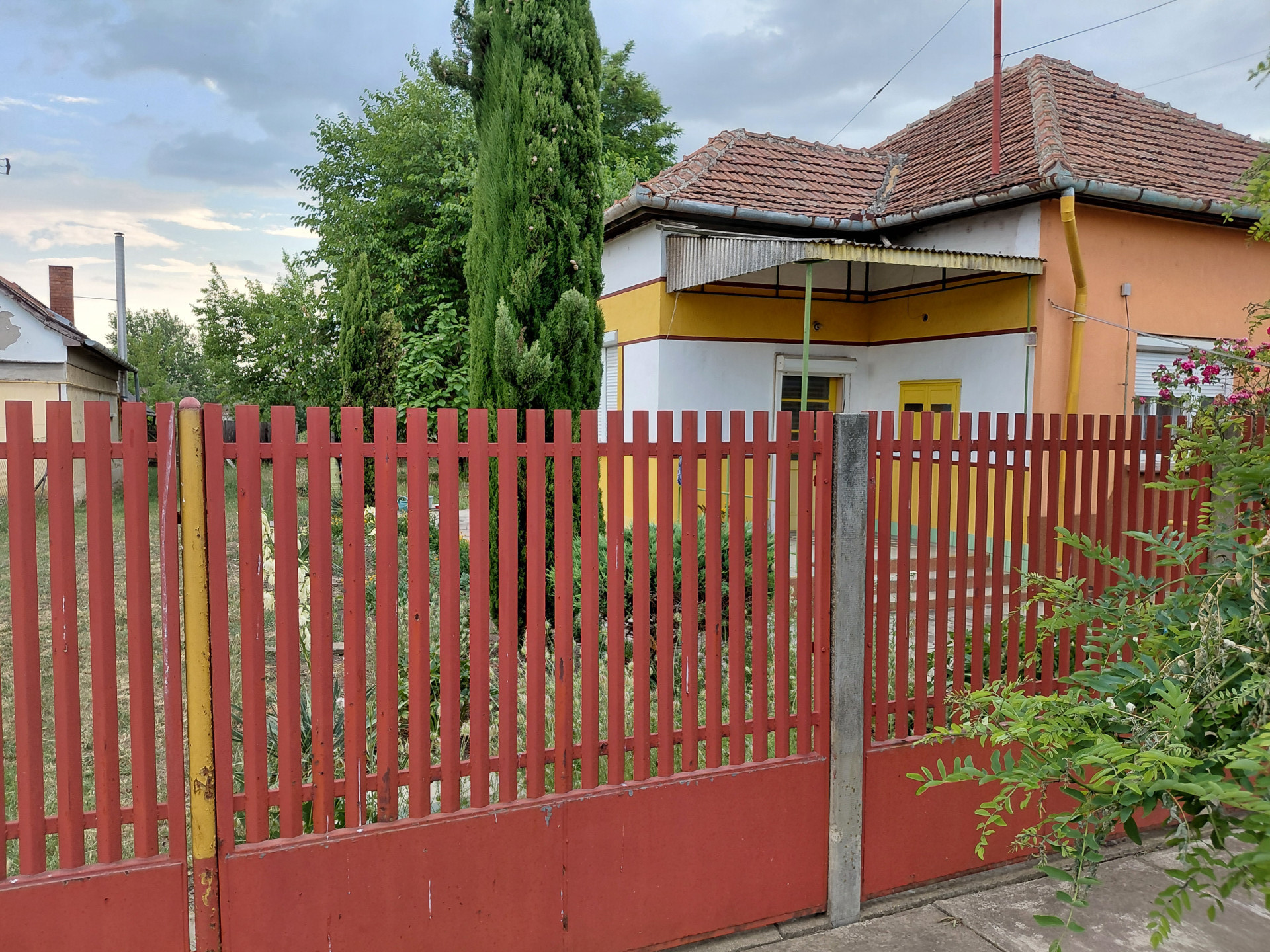 A fájl már létezik a célhelyen: import/kepek/5790134.jpg
For sale house Törökszentmiklós  57 m<sup>2</sup> 19 millió Ft