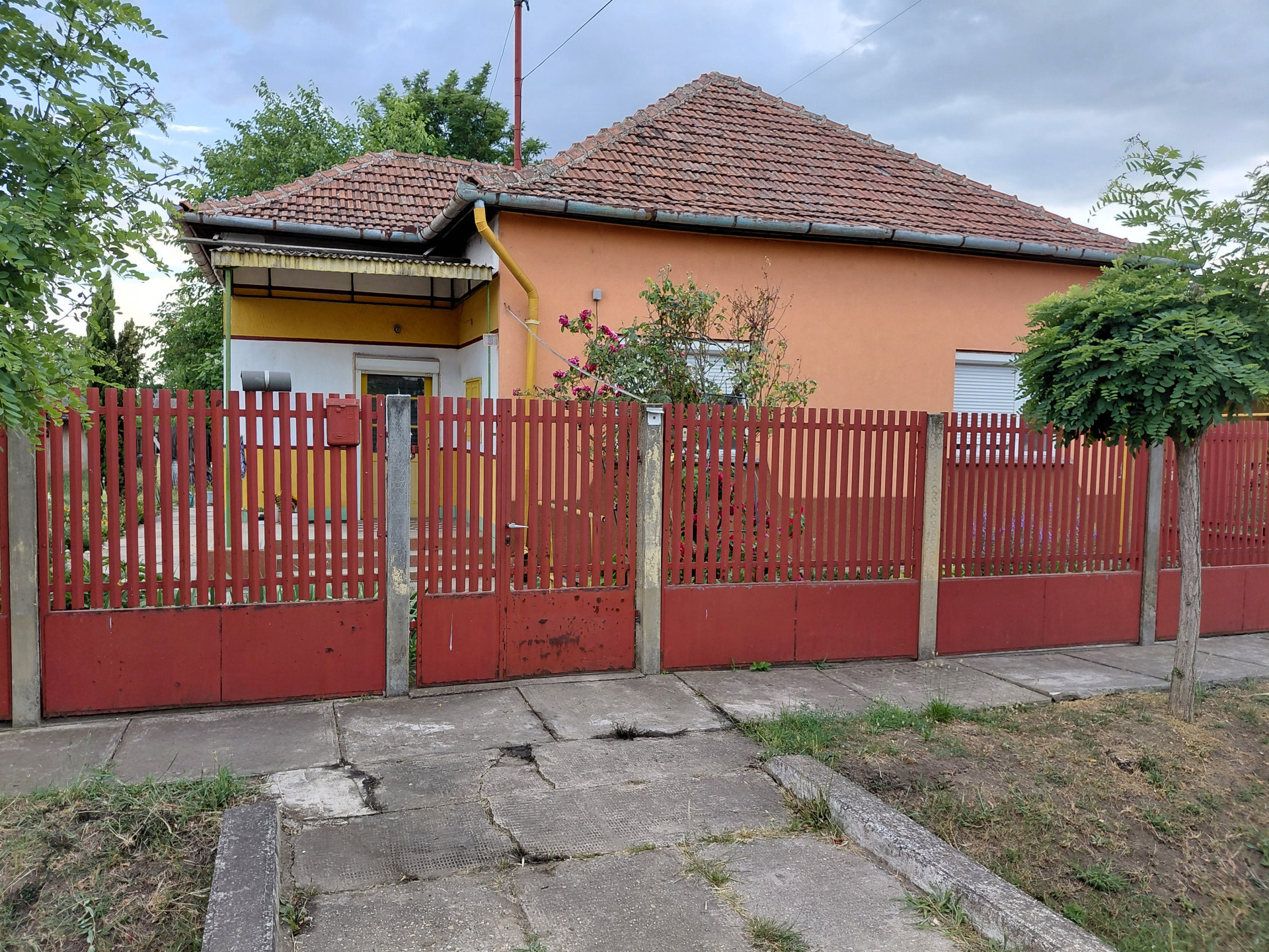 A fájl már létezik a célhelyen: import/kepek/5790135.jpg
For sale house Törökszentmiklós  57 m<sup>2</sup> 19 millió Ft
