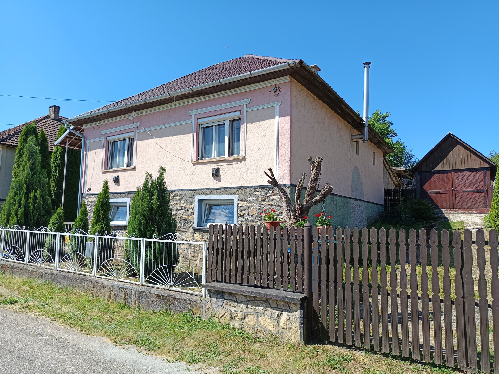 A fájl már létezik a célhelyen: import/kepek/5803442.jpg
Eladó Családi ház Szögliget  106 m<sup>2</sup> 18.5 millió Ft
