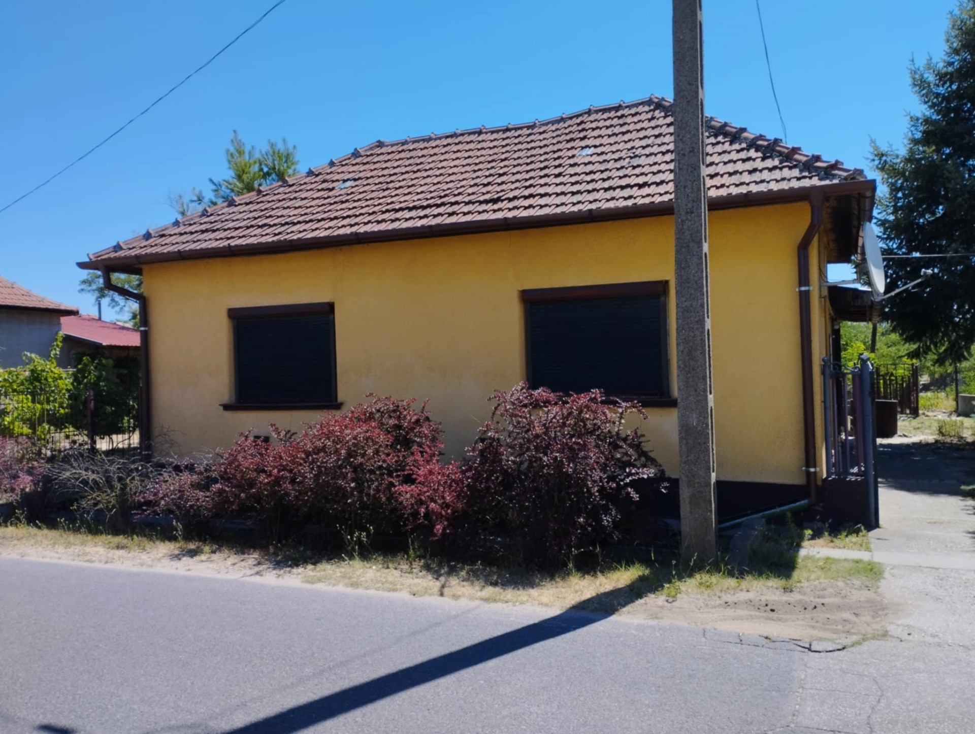 A fájl nem létezik a célhelyen: import/kepek/5811242.jpg. Másolás...
Kép sikeresen importálvaEladó Családi ház Tiszajenő  74 m<sup>2</sup> 14.9 millió Ft