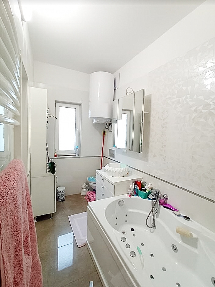A fájl már létezik a célhelyen: import/kepek/5828396.jpg
For sale house Budapest, III. kerület  392 m<sup>2</sup> 264.9 millió Ft