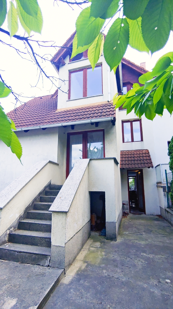 A fájl már létezik a célhelyen: import/kepek/5828486.jpg
For sale flat Budapest, III. kerület  300 m<sup>2</sup> 200 millió Ft