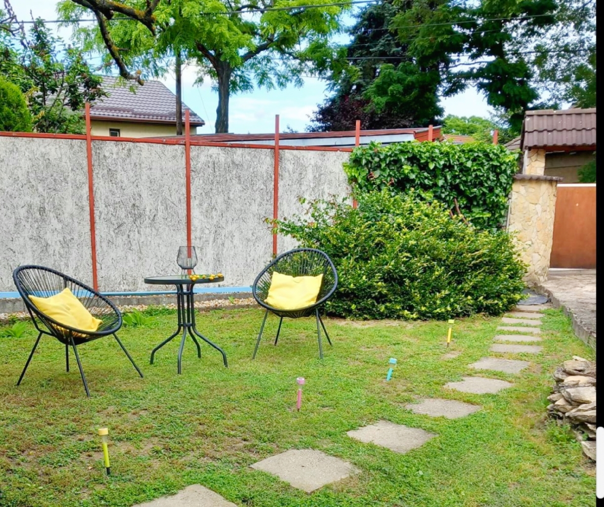 A fájl már létezik a célhelyen: import/kepek/5828564.jpg
For sale house Budapest, III. kerület  132 m<sup>2</sup> 138.9 millió Ft
