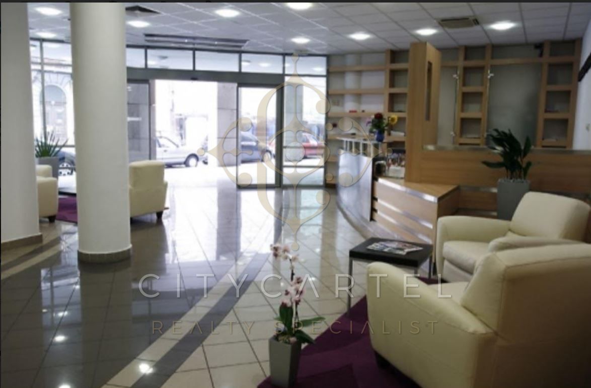 A fájl már létezik a célhelyen: import/kepek/vizjeles_2530135.jpg
Eladó Iroda irodaházban B Budapest, VIII. kerület  378 m<sup>2</sup> 1.2855 millió Ft