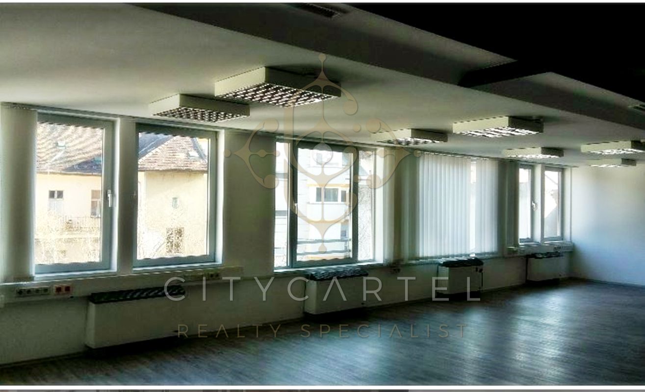 A fájl már létezik a célhelyen: import/kepek/vizjeles_2824134.jpg
For sale Office in office building A Budapest, I. kerület  224 m<sup>2</sup> 0.976752 millió Ft
