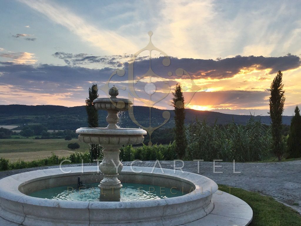 A fájl már létezik a célhelyen: import/kepek/vizjeles_3392111.jpg
For sale Villa, castle, mansion Monoszló  1615 m<sup>2</sup> 4900000 EUR