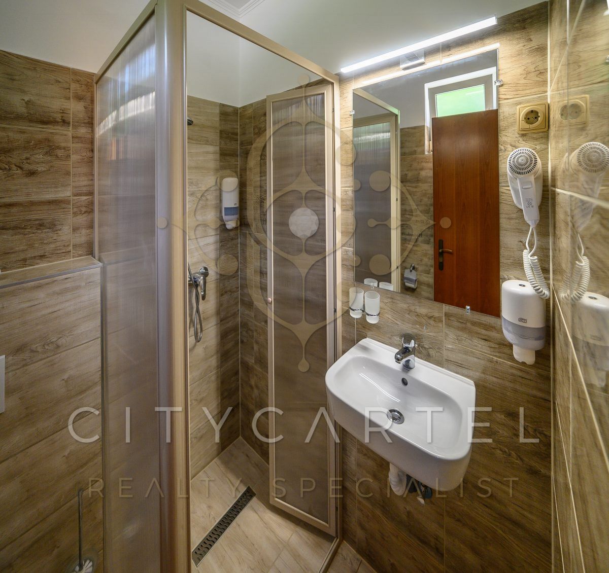 A fájl már létezik a célhelyen: import/kepek/vizjeles_3430670.jpg
For sale Hotel, guesthouse Cserszegtomaj  7714 m<sup>2</sup> 1850000 EUR