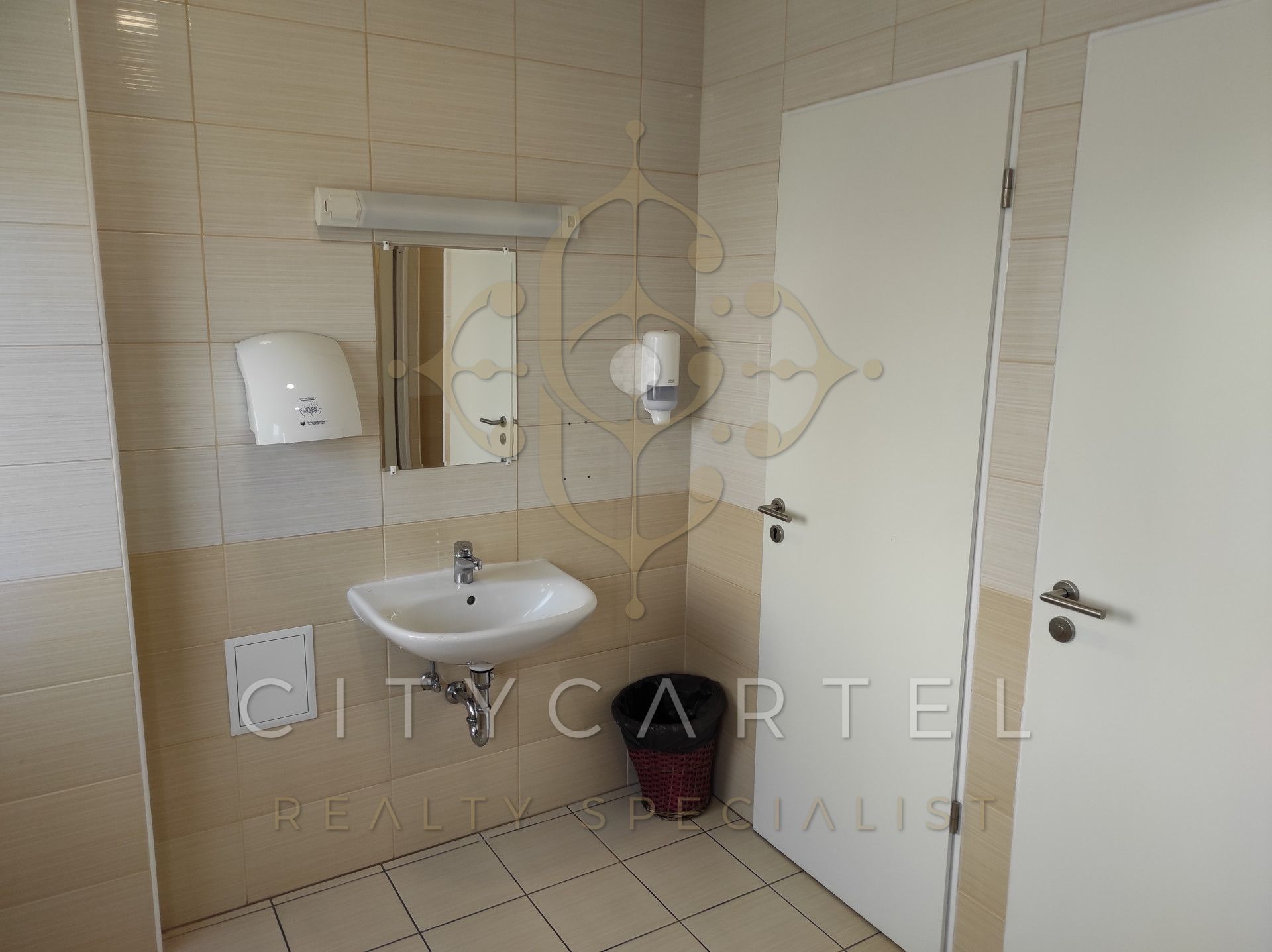 A fájl már létezik a célhelyen: import/kepek/vizjeles_3627377.jpg
Eladó Iroda irodaházban B Budapest, XI. kerület  34 m<sup>2</sup> 55080 millió Ft