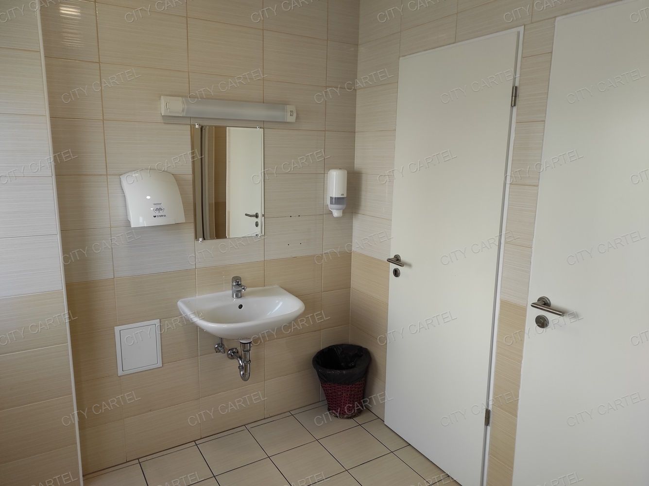 A fájl már létezik a célhelyen: import/kepek/vizjeles_3627403.jpg
Eladó Iroda irodaházban B Budapest, XI. kerület  26 m<sup>2</sup> 42120 millió Ft