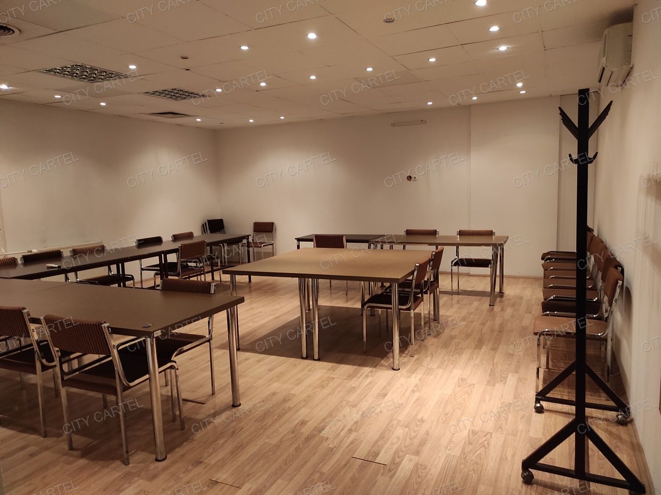 A fájl már létezik a célhelyen: import/kepek/vizjeles_3627408.jpg
Eladó Iroda irodaházban B Budapest, XI. kerület  26 m<sup>2</sup> 42120 millió Ft