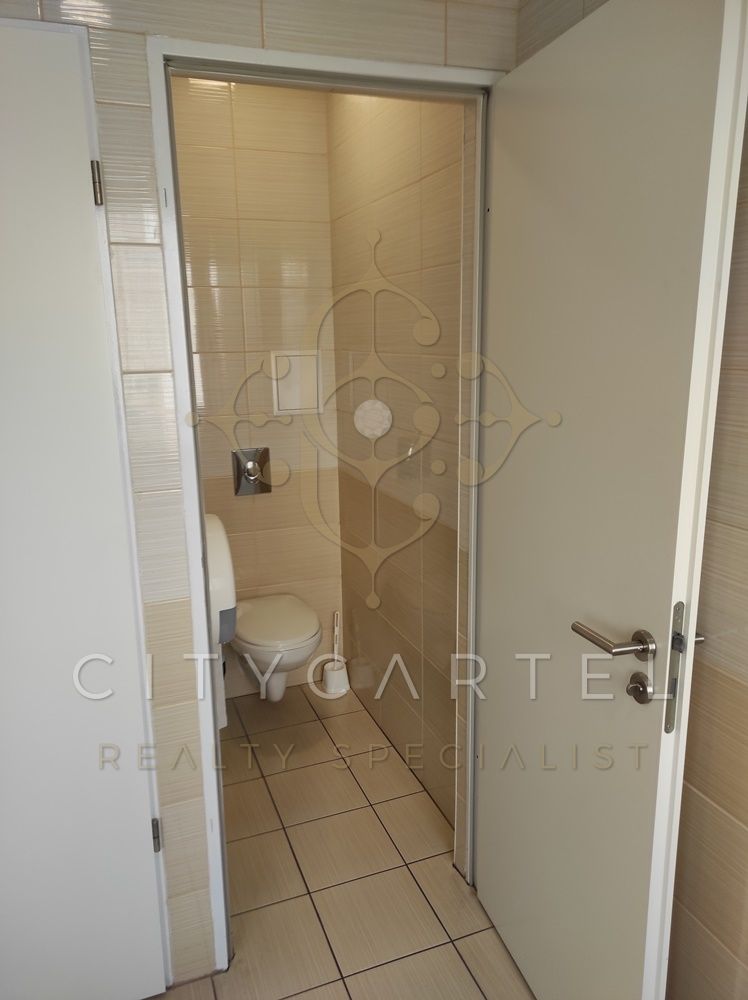 A fájl már létezik a célhelyen: import/kepek/vizjeles_3627428.jpg
Eladó Iroda irodaházban B Budapest, XI. kerület  10 m<sup>2</sup> 16200 millió Ft