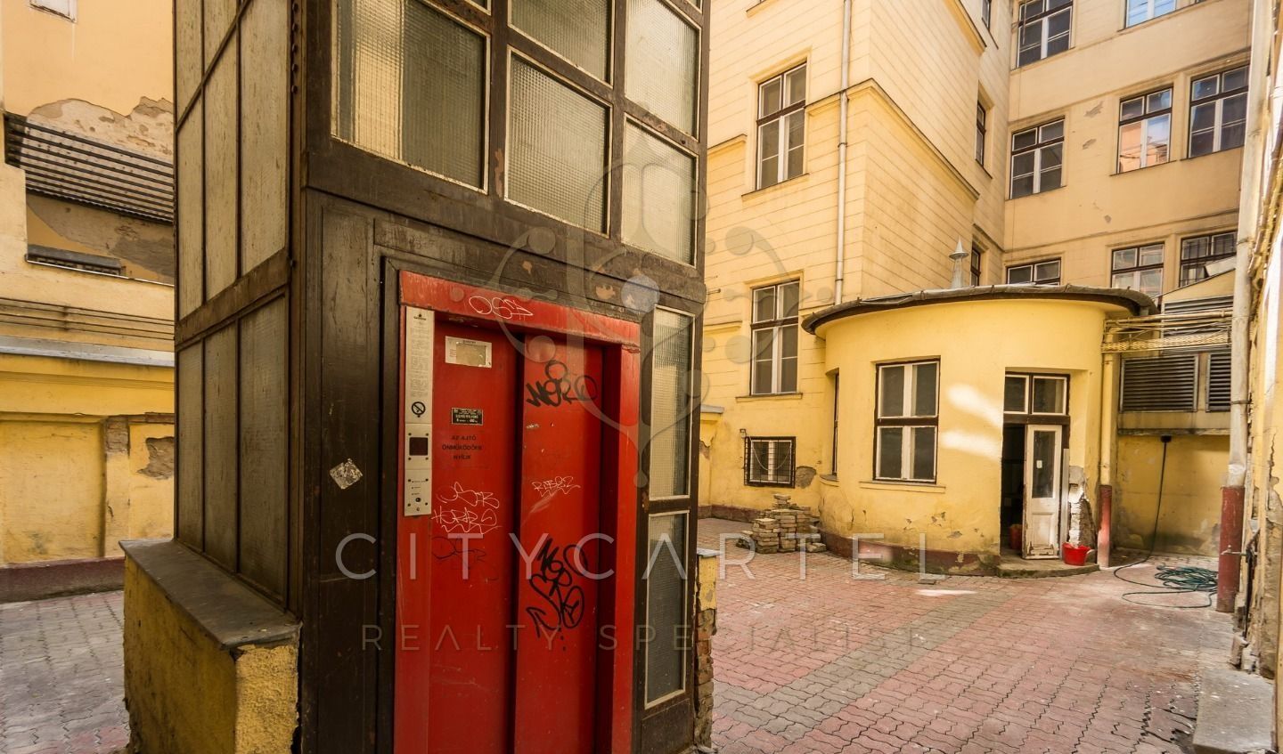 A fájl már létezik a célhelyen: import/kepek/vizjeles_3781243.jpg
Eladó Irodaház Budapest, VII. kerület  2800 m<sup>2</sup> 1800 millió Ft