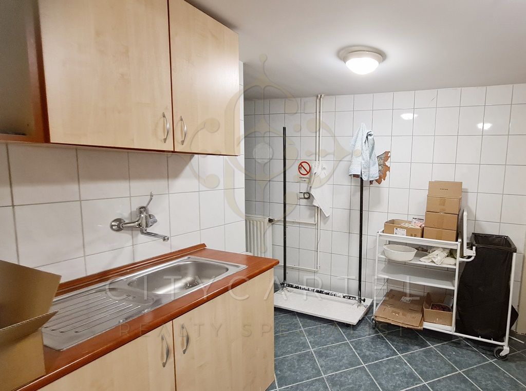 A fájl már létezik a célhelyen: import/kepek/vizjeles_3872268.jpg
Eladó üzlethelyiség Budapest, VIII. kerület  352 m<sup>2</sup> 340 millió Ft