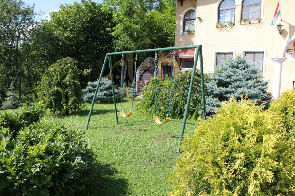 A fájl már létezik a célhelyen: import/kepek/vizjeles_4022946.jpg
Eladó Szálloda, panzió Domony  1653 m<sup>2</sup> 420 millió Ft