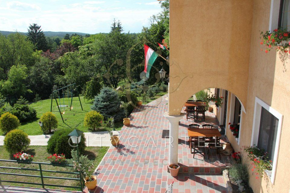 A fájl már létezik a célhelyen: import/kepek/vizjeles_4022949.jpg
Eladó Szálloda, panzió Domony  1653 m<sup>2</sup> 420 millió Ft