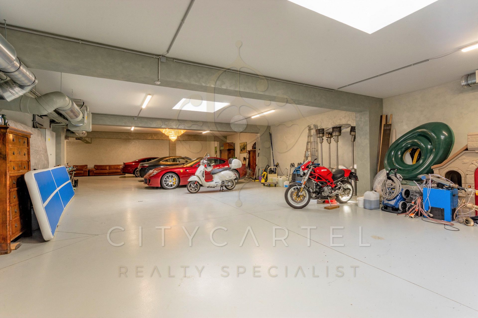 A fájl már létezik a célhelyen: import/kepek/vizjeles_4086888.jpg
For sale Villa, castle, mansion Budapest, II. kerület  1100 m<sup>2</sup> 2147.483647 millió Ft