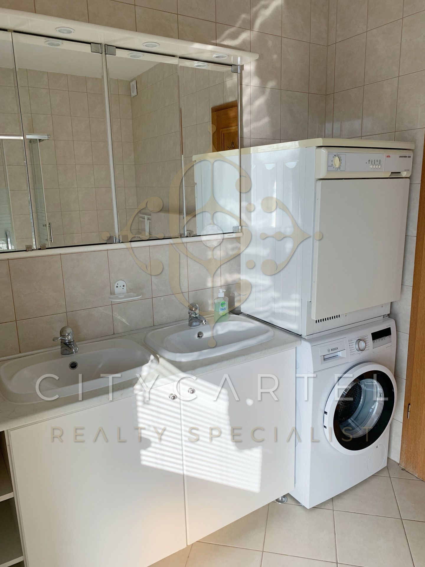 A fájl már létezik a célhelyen: import/kepek/vizjeles_4087897.jpg
Eladó Téglalakás Budapest, II. kerület  116 m<sup>2</sup> 1700 EUR