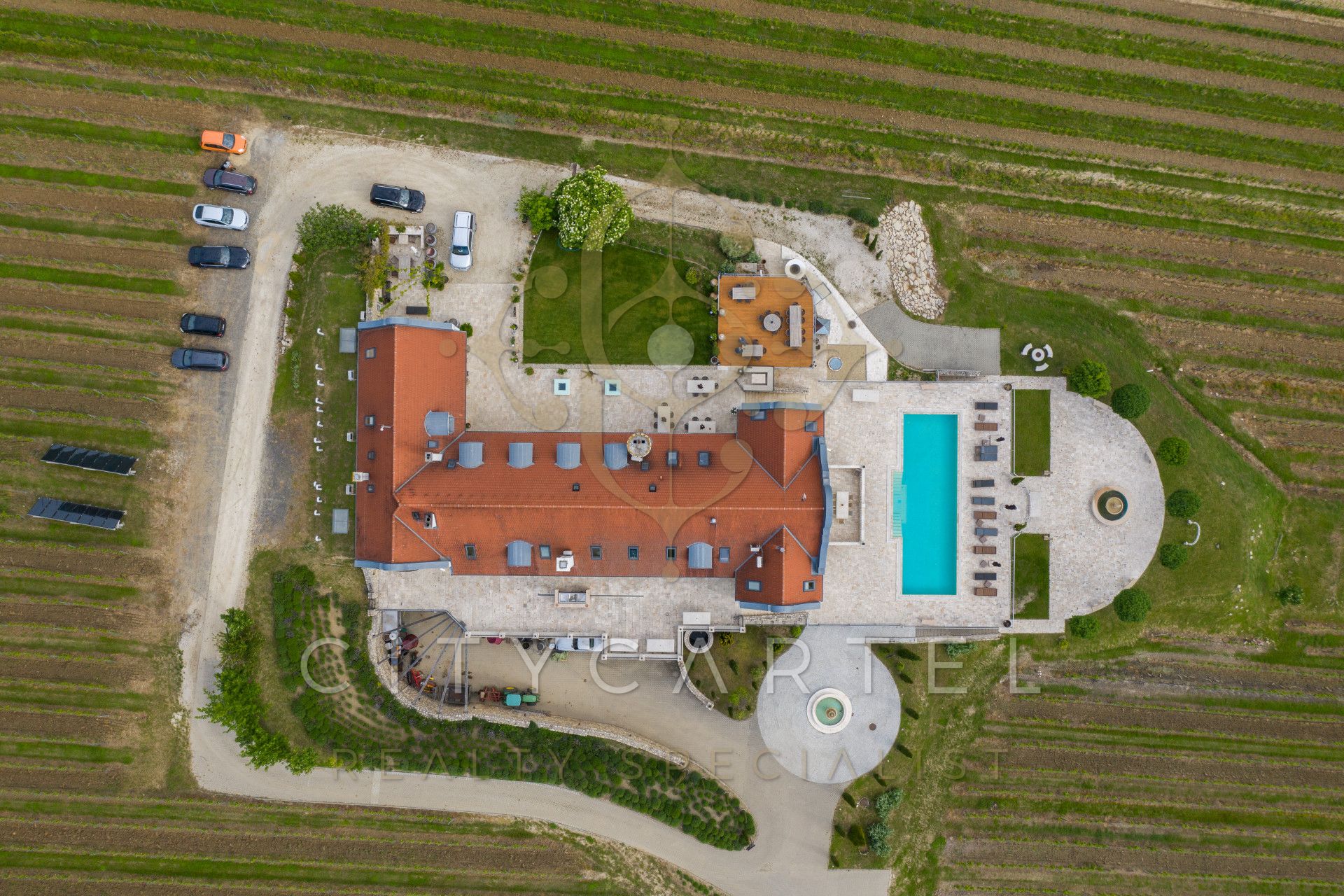 A fájl már létezik a célhelyen: import/kepek/vizjeles_4225581.jpg
Eladó Rezidencia Monoszló  1615 m<sup>2</sup> 4900000 EUR