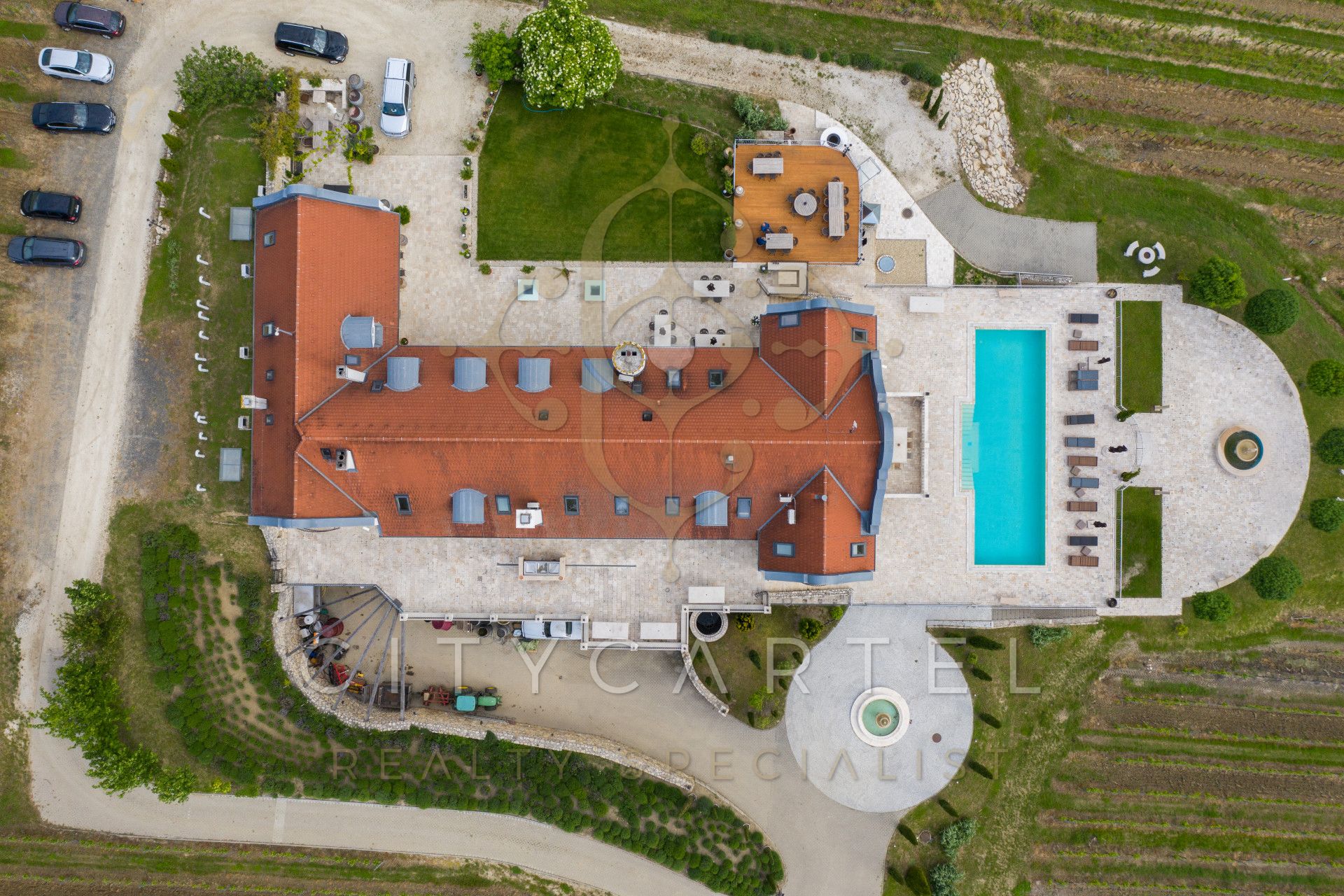 A fájl már létezik a célhelyen: import/kepek/vizjeles_4225583.jpg
Eladó Rezidencia Monoszló  1615 m<sup>2</sup> 4900000 EUR