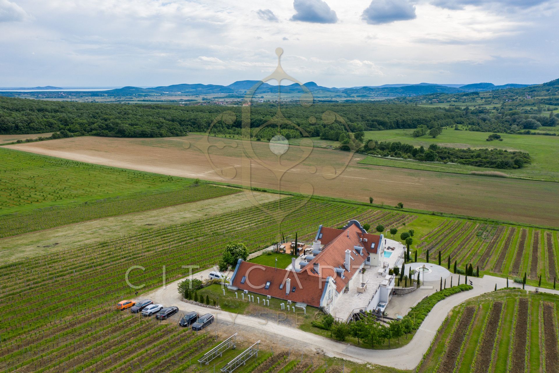 A fájl már létezik a célhelyen: import/kepek/vizjeles_4225586.jpg
Eladó Rezidencia Monoszló  1615 m<sup>2</sup> 4900000 EUR