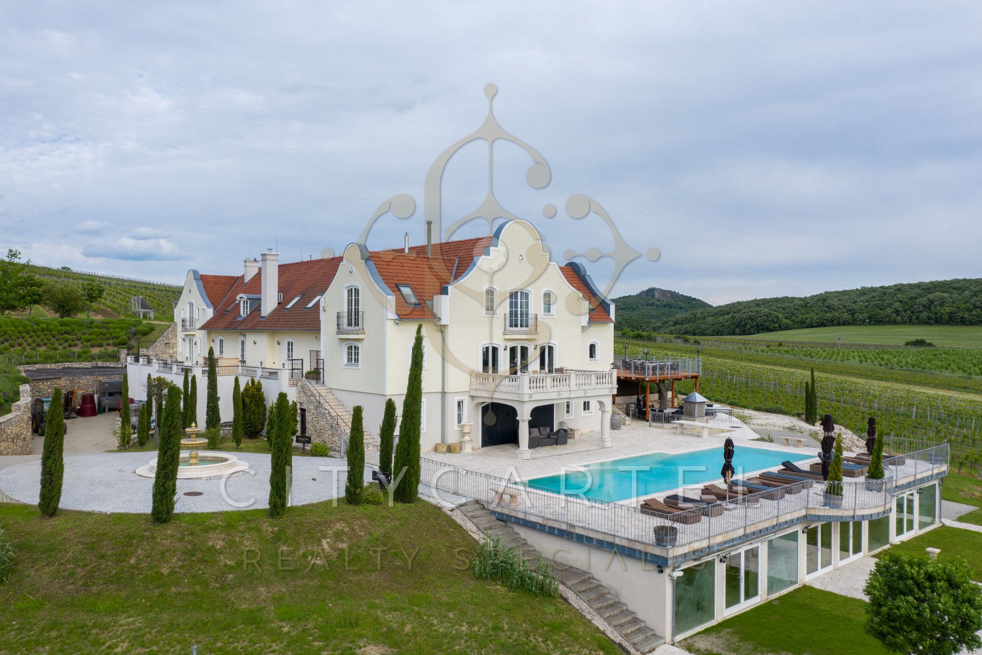 A fájl már létezik a célhelyen: import/kepek/vizjeles_4225594.jpg
Eladó Rezidencia Monoszló  1615 m<sup>2</sup> 4900000 EUR