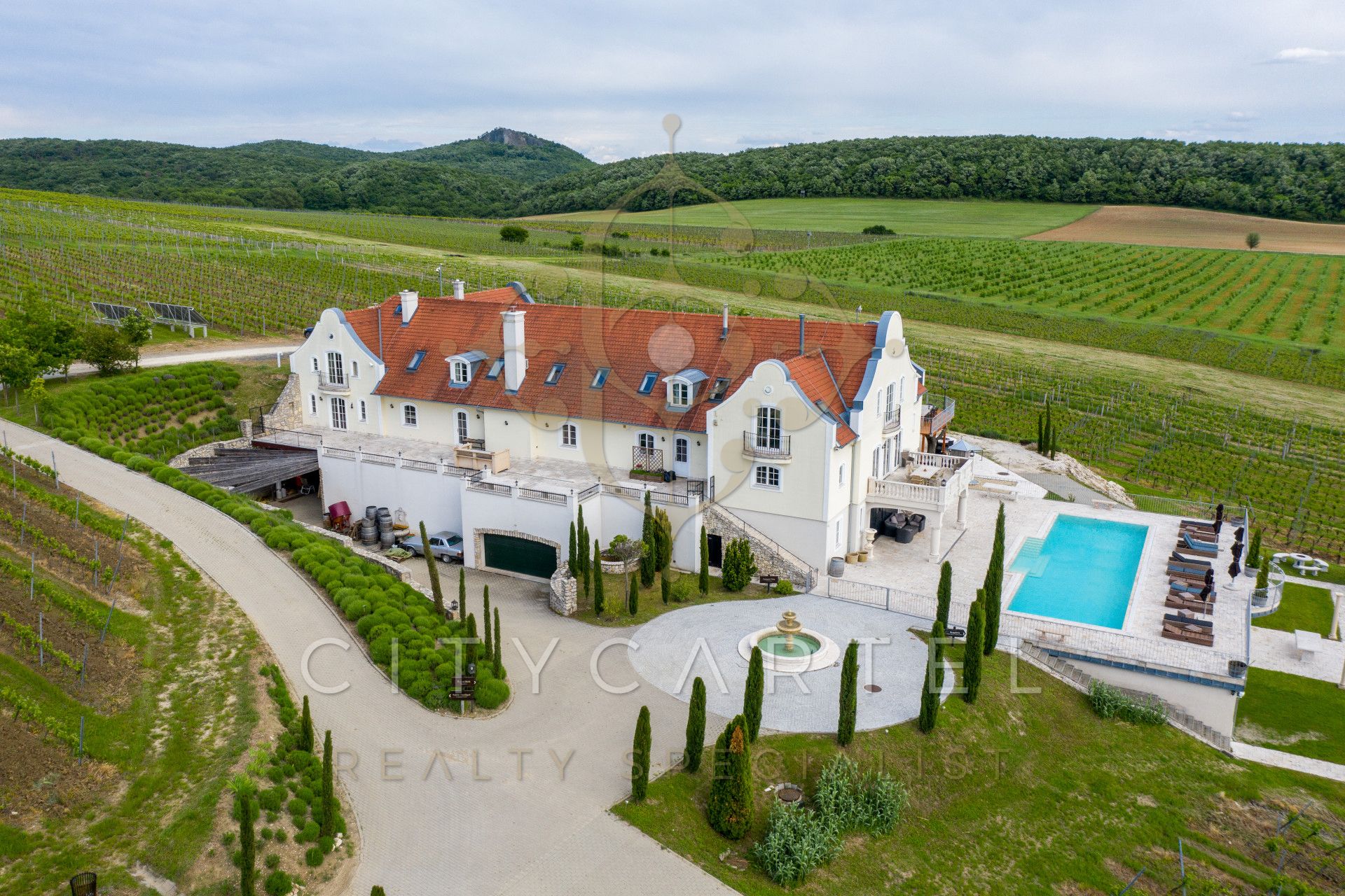 A fájl már létezik a célhelyen: import/kepek/vizjeles_4225596.jpg
Eladó Rezidencia Monoszló  1615 m<sup>2</sup> 4900000 EUR