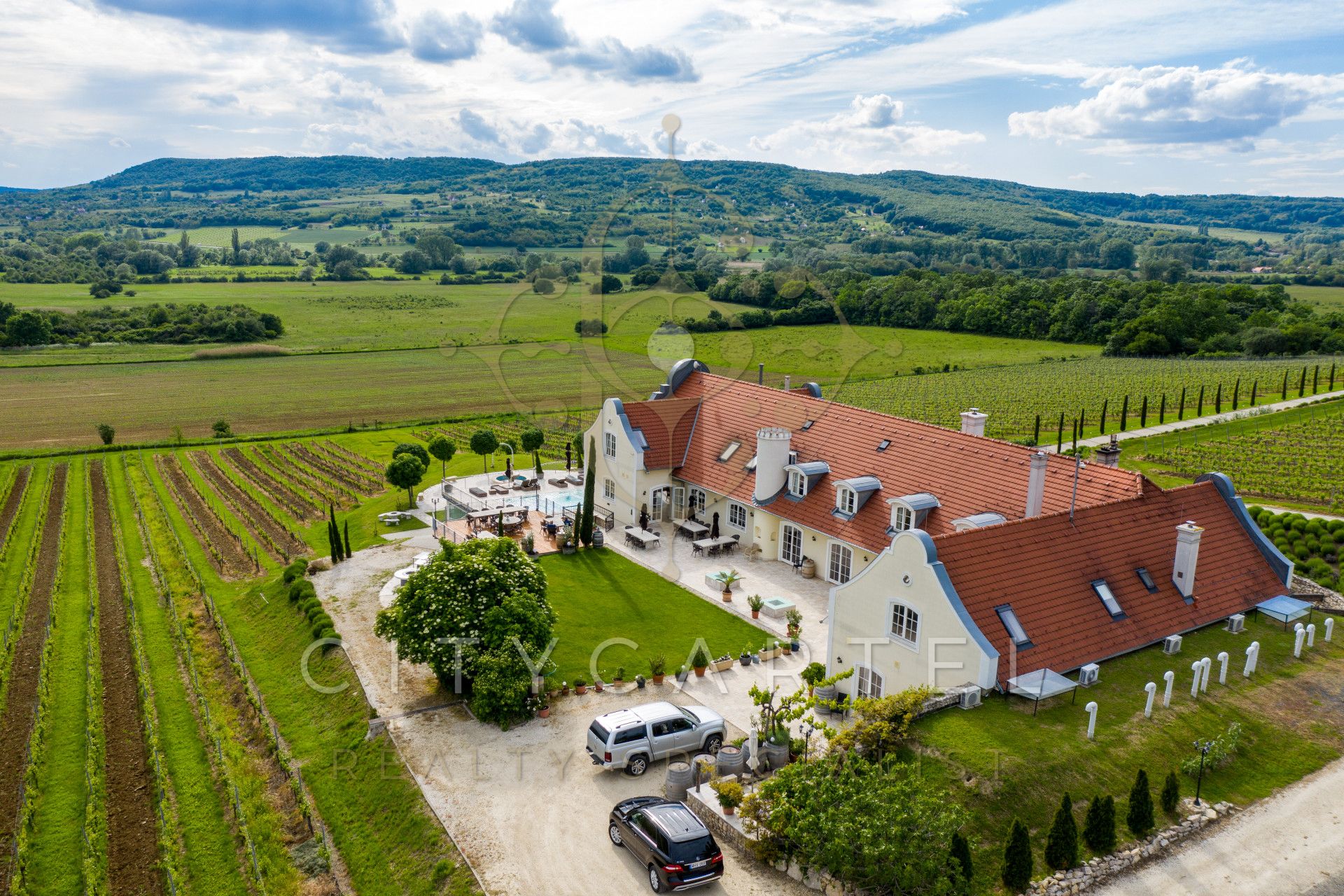 A fájl már létezik a célhelyen: import/kepek/vizjeles_4225604.jpg
Eladó Rezidencia Monoszló  1615 m<sup>2</sup> 4900000 EUR