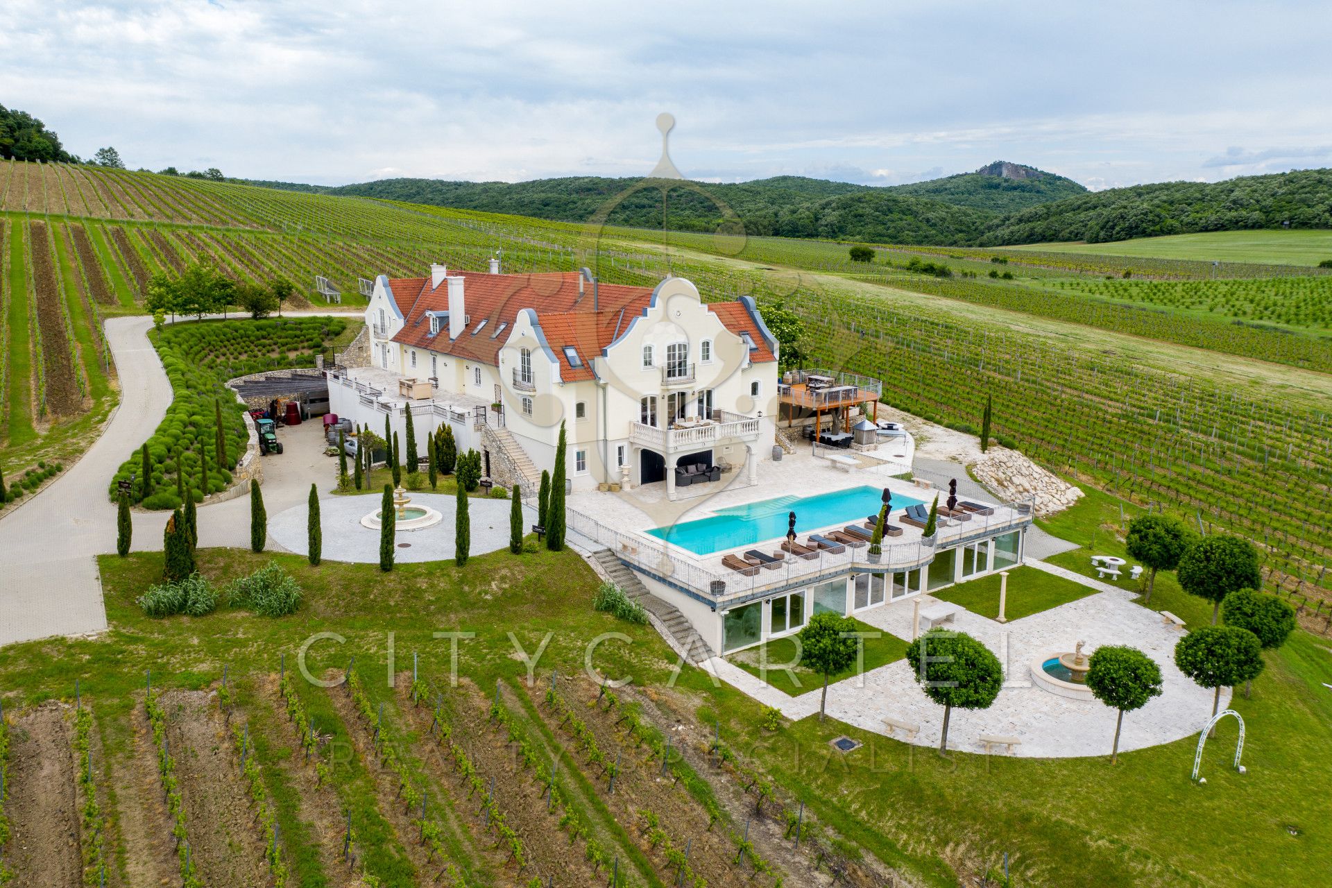 A fájl már létezik a célhelyen: import/kepek/vizjeles_4225606.jpg
Eladó Rezidencia Monoszló  1615 m<sup>2</sup> 4900000 EUR