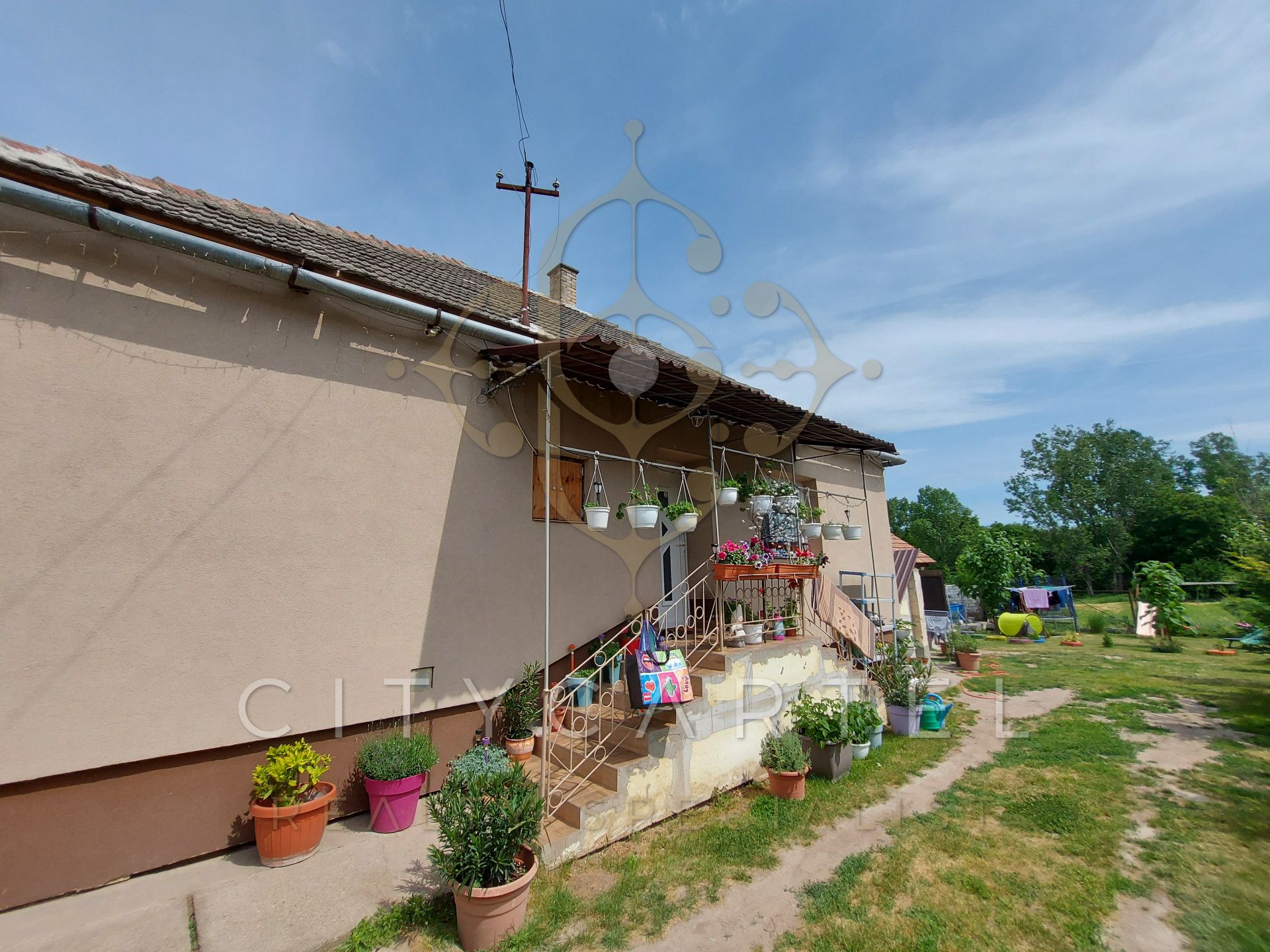 A fájl már létezik a célhelyen: import/kepek/vizjeles_4301022.jpg
For sale house Előszállás  100 m<sup>2</sup> 30.99 millió Ft