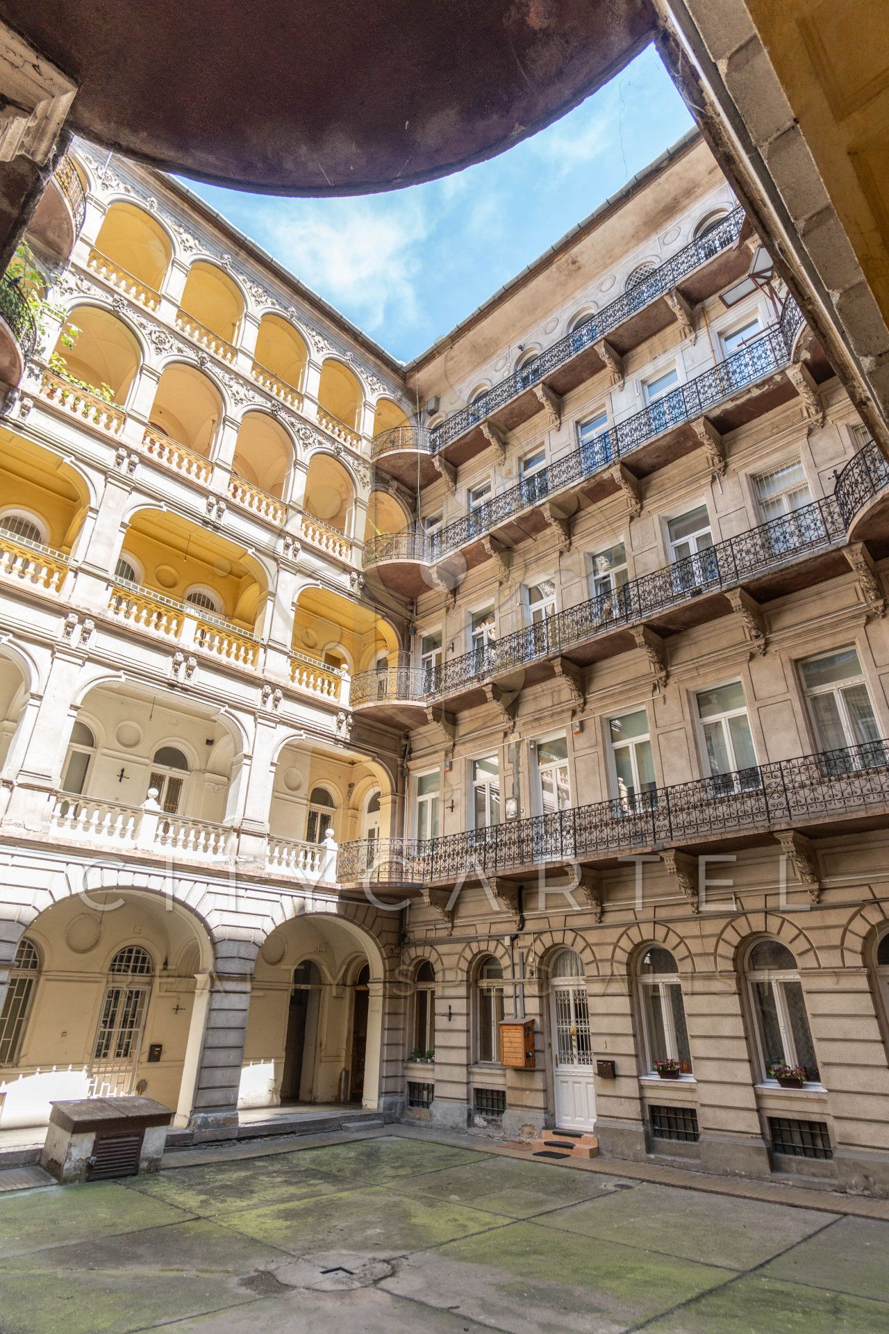 A fájl már létezik a célhelyen: import/kepek/vizjeles_4370576.jpg
Eladó Téglalakás Budapest, V. kerület  217 m<sup>2</sup> 4000 EUR