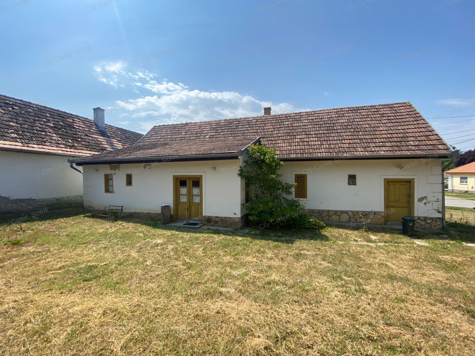 A fájl már létezik a célhelyen: import/kepek/vizjeles_4391975.jpg
For sale house Szőlősgyörök  100 m<sup>2</sup> 29.99 millió Ft