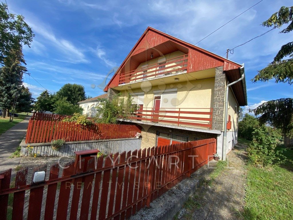 A fájl már létezik a célhelyen: import/kepek/vizjeles_4449938.jpg
Eladó Családi ház Balatonlelle  240 m<sup>2</sup> 79.99 millió Ft