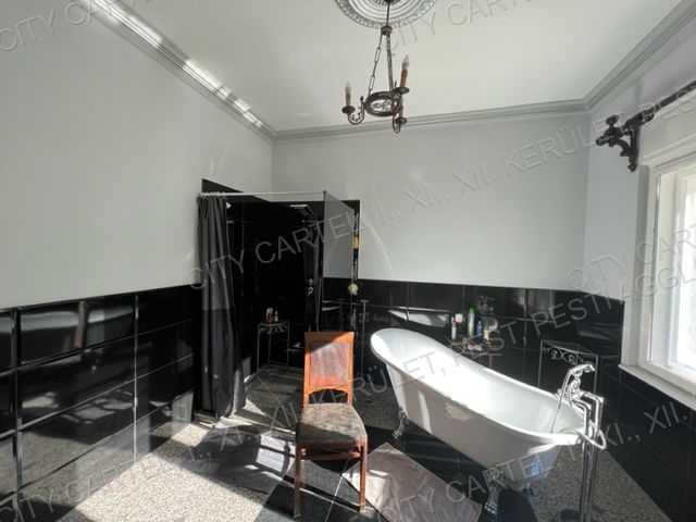A fájl már létezik a célhelyen: import/kepek/vizjeles_4463042.jpg
For sale house Tahitótfalu  850 m<sup>2</sup> 1750000 EUR