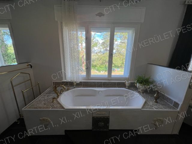 A fájl már létezik a célhelyen: import/kepek/vizjeles_4463047.jpg
For sale house Tahitótfalu  850 m<sup>2</sup> 1750000 EUR